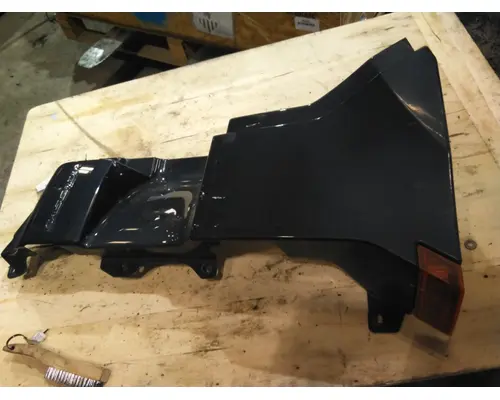 FREIGHTLINER CASCADIA 126 COWL