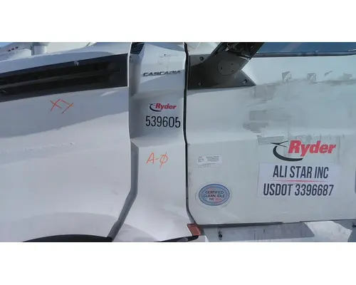 FREIGHTLINER CASCADIA 126 COWL