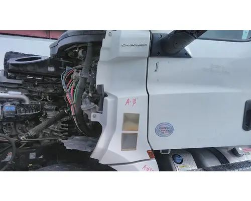 FREIGHTLINER CASCADIA 126 COWL