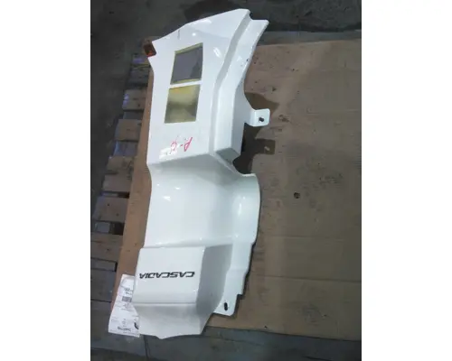 FREIGHTLINER CASCADIA 126 COWL