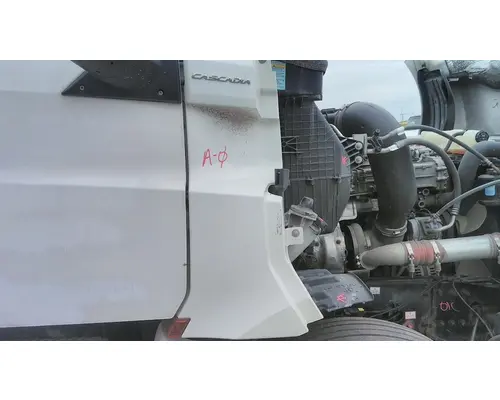 FREIGHTLINER CASCADIA 126 COWL