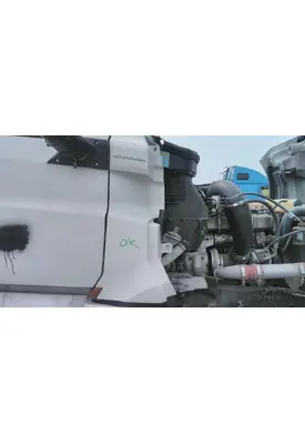FREIGHTLINER CASCADIA 126 COWL