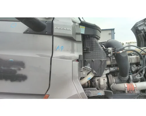 FREIGHTLINER CASCADIA 126 COWL