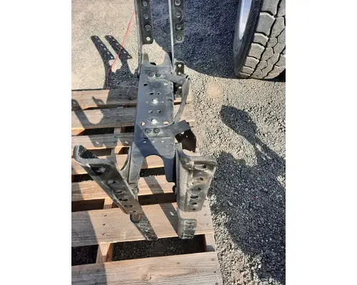 FREIGHTLINER CASCADIA 126 CROSSMEMBER