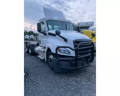 FREIGHTLINER CASCADIA 126 Cab