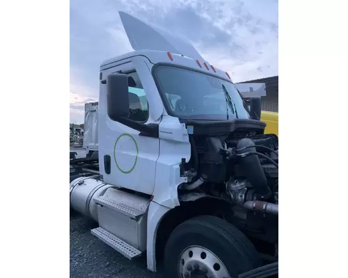 FREIGHTLINER CASCADIA 126 Cab