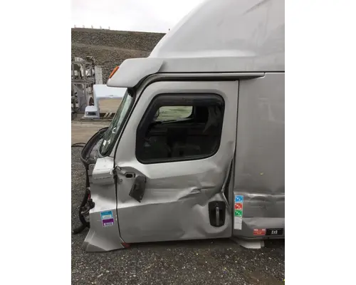 FREIGHTLINER CASCADIA 126 Cab