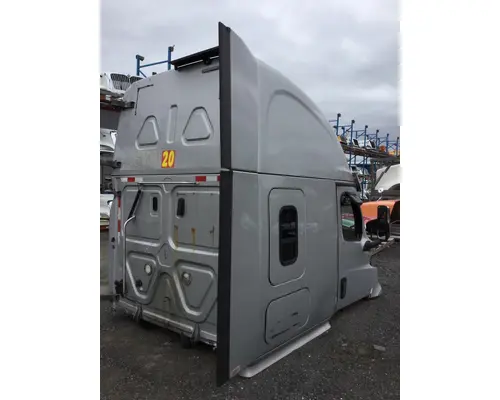 FREIGHTLINER CASCADIA 126 Cab