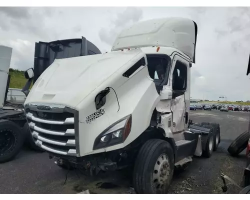 FREIGHTLINER CASCADIA 126 Complete Vehicle