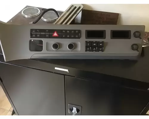 FREIGHTLINER CASCADIA 126 DASH PANEL