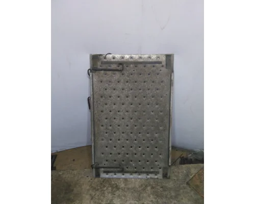 FREIGHTLINER CASCADIA 126 DECK (CATWALK) STEP