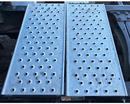 FREIGHTLINER CASCADIA 126 DECK (CATWALK) STEP