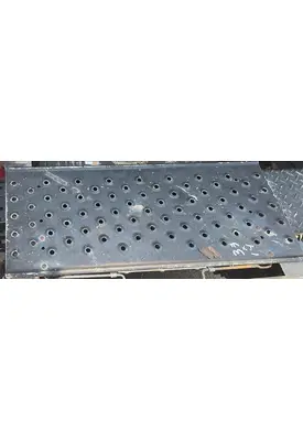 FREIGHTLINER CASCADIA 126 DECK (CATWALK) STEP