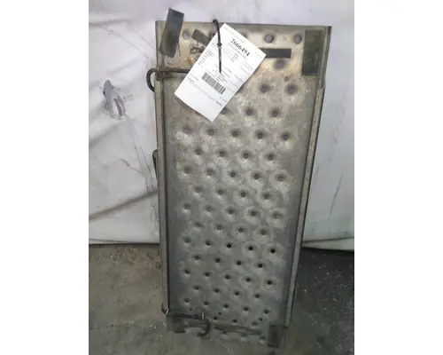 FREIGHTLINER CASCADIA 126 DECK (CATWALK) STEP