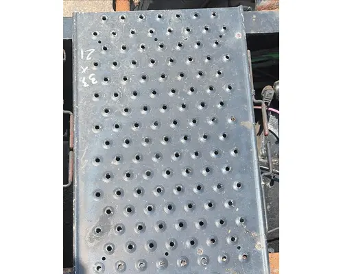 FREIGHTLINER CASCADIA 126 DECK (CATWALK) STEP