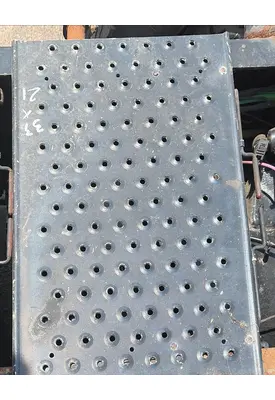 FREIGHTLINER CASCADIA 126 DECK (CATWALK) STEP