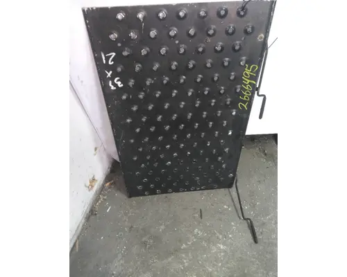 FREIGHTLINER CASCADIA 126 DECK (CATWALK) STEP