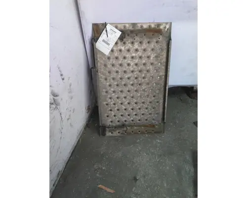 FREIGHTLINER CASCADIA 126 DECK (CATWALK) STEP