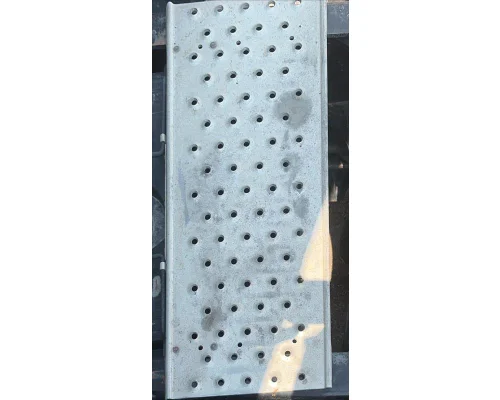 FREIGHTLINER CASCADIA 126 DECK (CATWALK) STEP