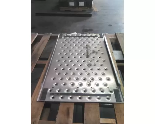 FREIGHTLINER CASCADIA 126 DECK (CATWALK) STEP