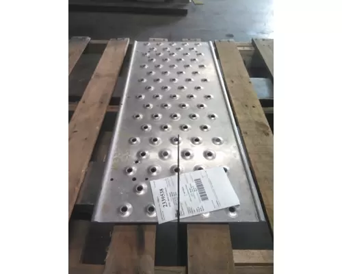 FREIGHTLINER CASCADIA 126 DECK (CATWALK) STEP