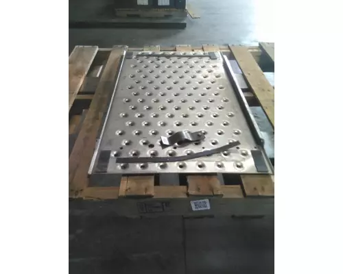 FREIGHTLINER CASCADIA 126 DECK (CATWALK) STEP