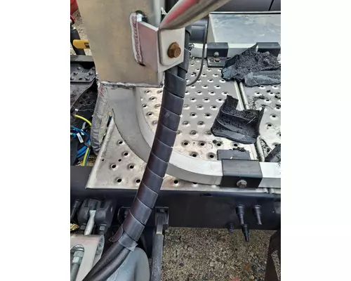 FREIGHTLINER CASCADIA 126 DECK (CATWALK) STEP