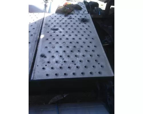 FREIGHTLINER CASCADIA 126 DECK (CATWALK) STEP
