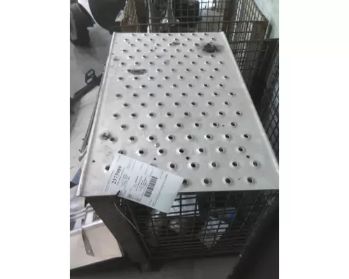 FREIGHTLINER CASCADIA 126 DECK (CATWALK) STEP