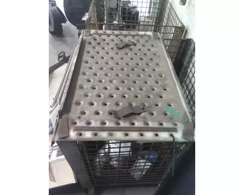 FREIGHTLINER CASCADIA 126 DECK (CATWALK) STEP