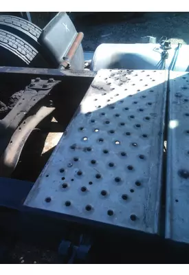 FREIGHTLINER CASCADIA 126 DECK (CATWALK) STEP