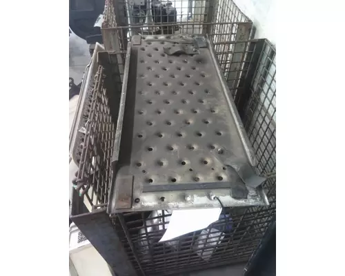 FREIGHTLINER CASCADIA 126 DECK (CATWALK) STEP