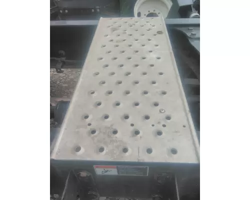 FREIGHTLINER CASCADIA 126 DECK (CATWALK) STEP