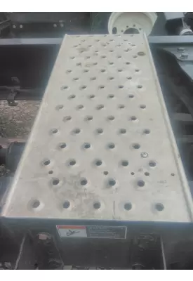 FREIGHTLINER CASCADIA 126 DECK (CATWALK) STEP