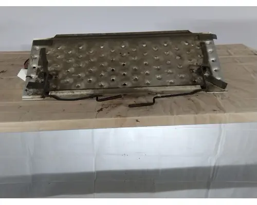 FREIGHTLINER CASCADIA 126 DECK (CATWALK) STEP