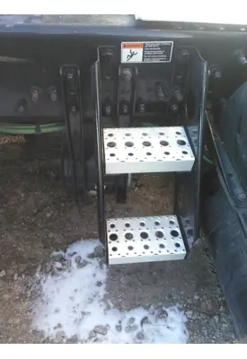 FREIGHTLINER CASCADIA 126 DECK (CATWALK) STEP