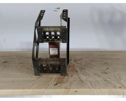 FREIGHTLINER CASCADIA 126 DECK (CATWALK) STEP