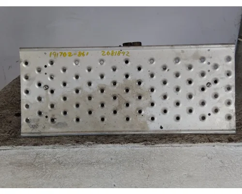 FREIGHTLINER CASCADIA 126 DECK (CATWALK) STEP