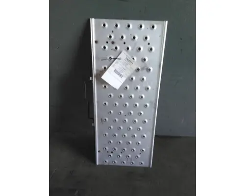 FREIGHTLINER CASCADIA 126 DECK (CATWALK) STEP