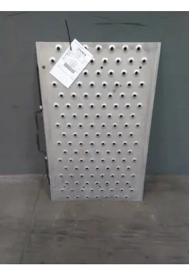 FREIGHTLINER CASCADIA 126 DECK (CATWALK) STEP