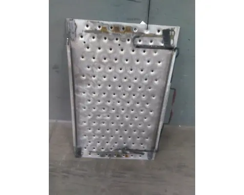 FREIGHTLINER CASCADIA 126 DECK (CATWALK) STEP