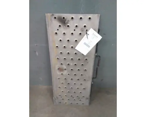 FREIGHTLINER CASCADIA 126 DECK (CATWALK) STEP