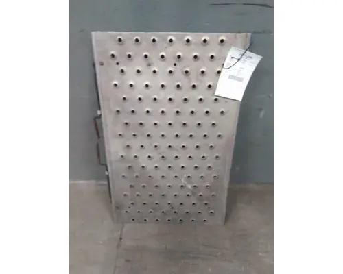 FREIGHTLINER CASCADIA 126 DECK (CATWALK) STEP