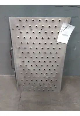 FREIGHTLINER CASCADIA 126 DECK (CATWALK) STEP