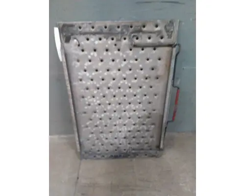 FREIGHTLINER CASCADIA 126 DECK (CATWALK) STEP