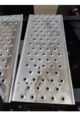 FREIGHTLINER CASCADIA 126 DECK (CATWALK) STEP