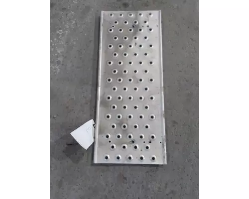 FREIGHTLINER CASCADIA 126 DECK (CATWALK) STEP