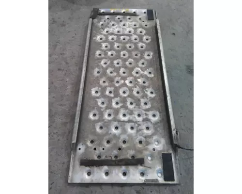 FREIGHTLINER CASCADIA 126 DECK (CATWALK) STEP