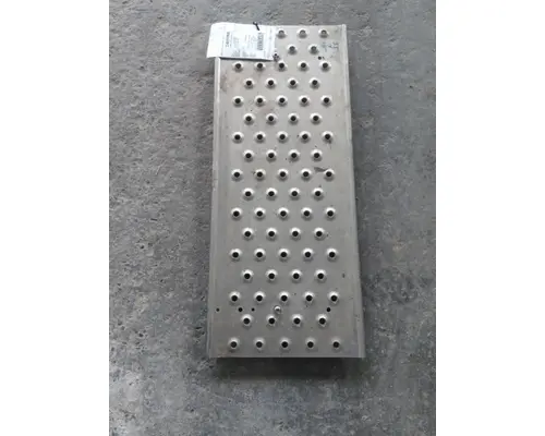 FREIGHTLINER CASCADIA 126 DECK (CATWALK) STEP