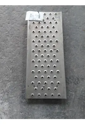 FREIGHTLINER CASCADIA 126 DECK (CATWALK) STEP